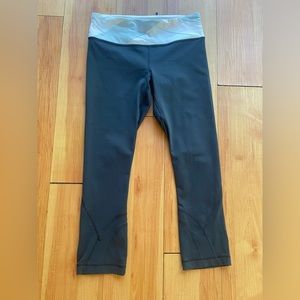 Lululemon capri pants black small